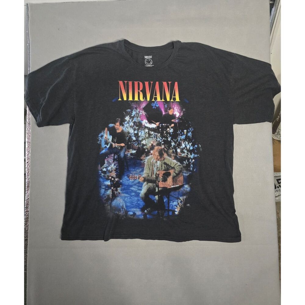 Vintage Nirvana MTV Unplugged Graphic T-Shirt Kurt Cobain Concert Tee [XL]